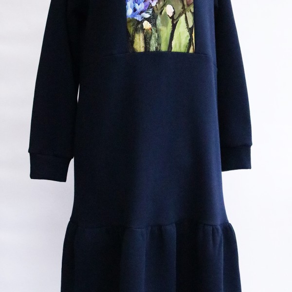 Tumši zila siltā kleita