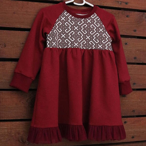 Latviska bērnu kleitiņa