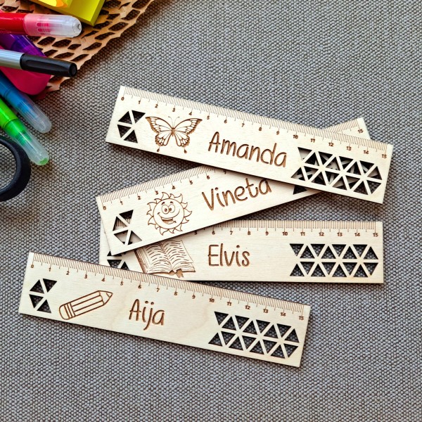 Personalizēts lineāls ar gravētu vārdu (15cm)