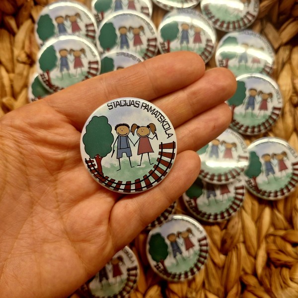 Nozīmītes/piespraudes