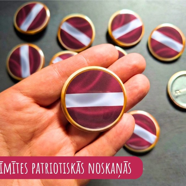 Patriotiska piespraude/nozīmīte "Latvija", patriotiski suvenīri