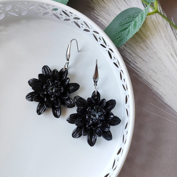 Melni ziedu auskari