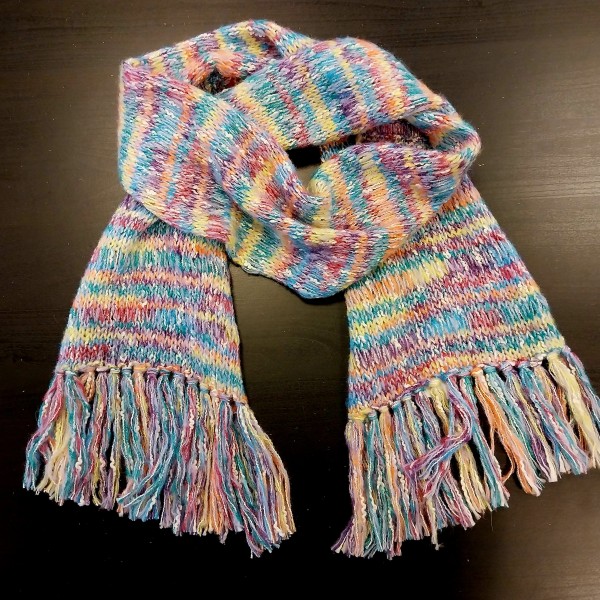 KRĀSAINA ŠALLE AR BĀRKSTĪM