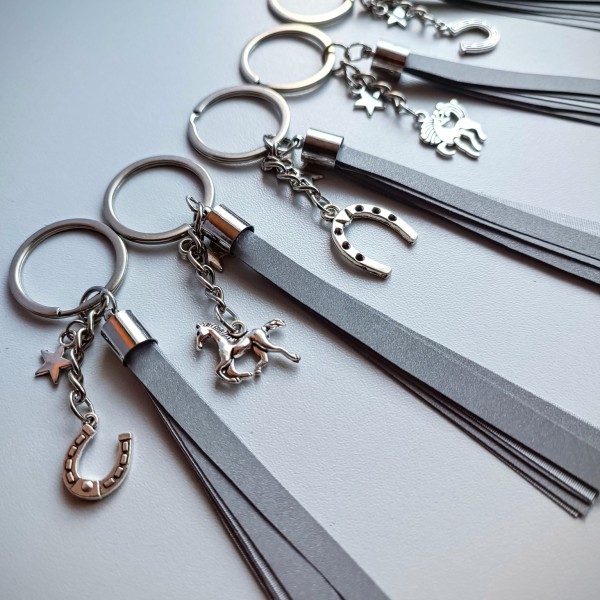 Piekariņš atstarotājs Pakavs, Zirgs 2026