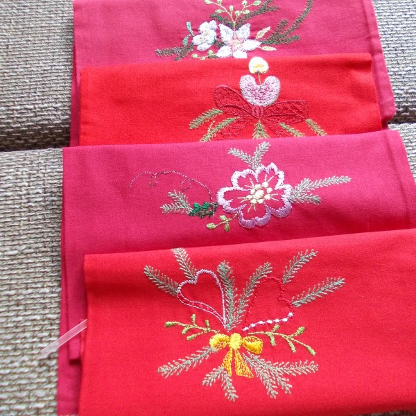 Ziemassvētku dāvanu maisiņi -  saldumu iesaiņošanai.