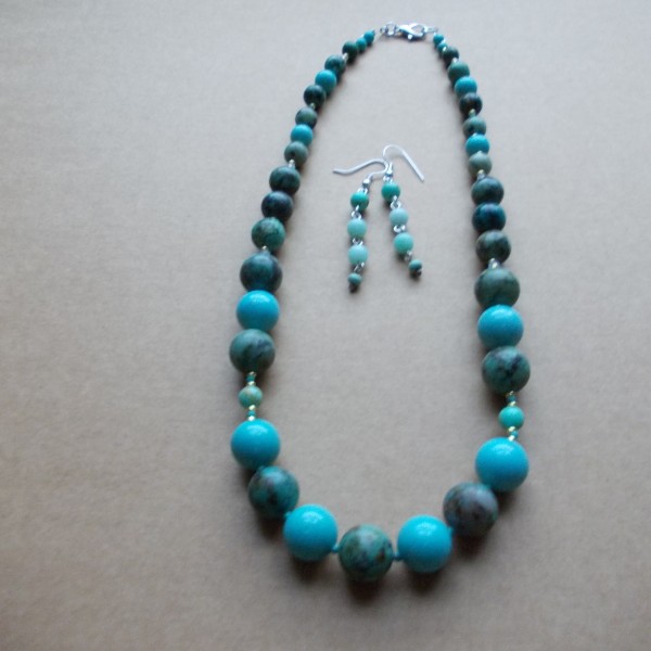 Tirkīza kaklarotas.