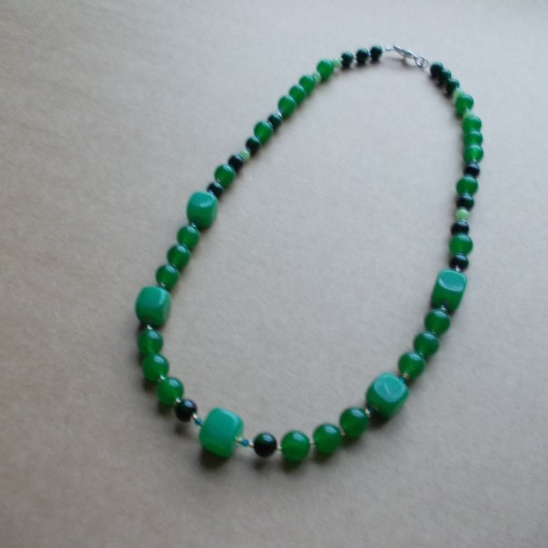 Nefrīta kaklarotas.