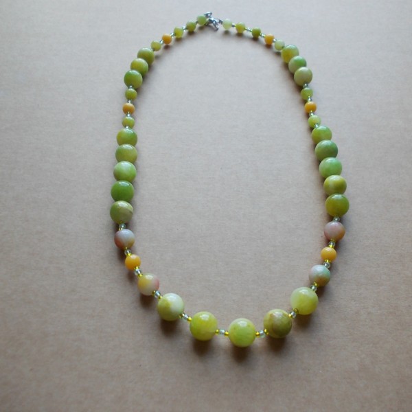 Nefrīta kaklarotas.