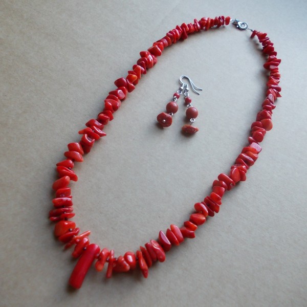 Korāļu  kaklarotas.