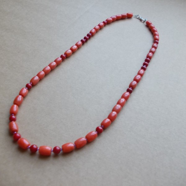 Korāļu  kaklarotas.