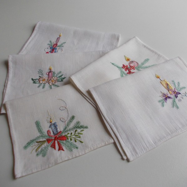Salvetes un celiņi -Ziemassvētku galda klāšanai vai dāvaņām.