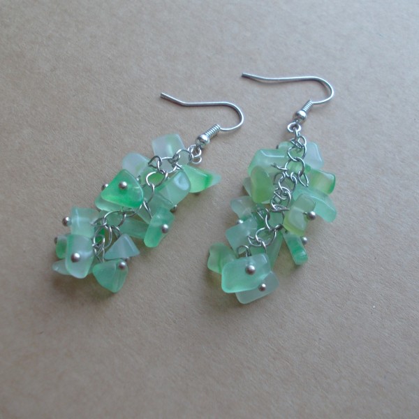 Akmens  auskari  - ķekari.