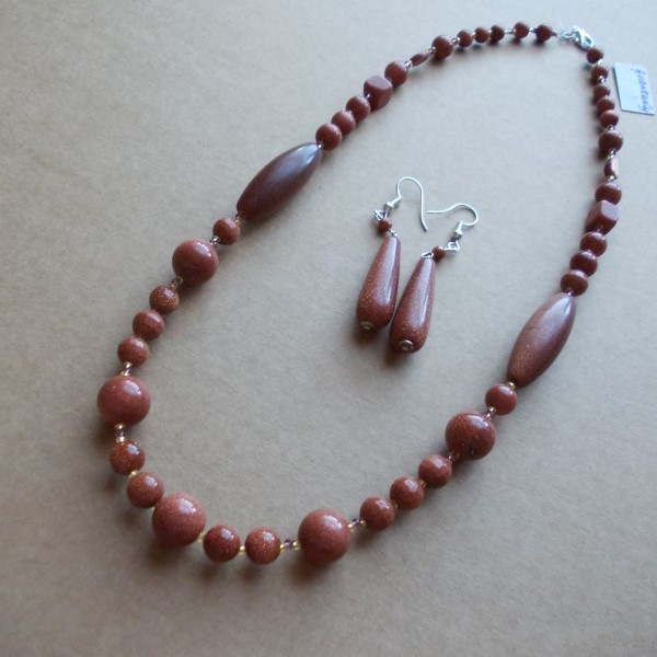 Avanturīna kaklarotas.