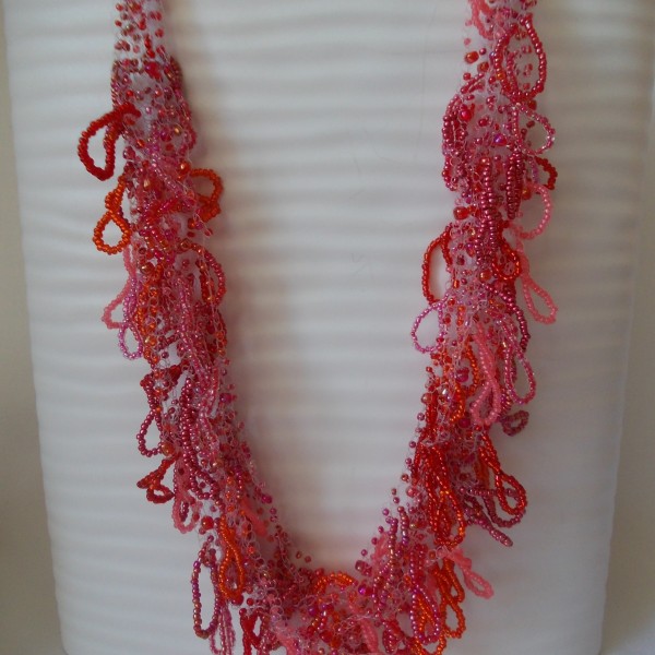 Pērļu pīta kaklarota - cilpiņas.