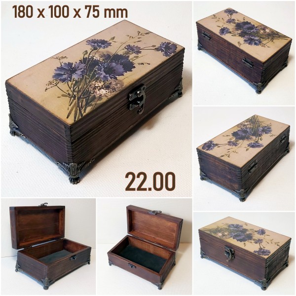 Koka lādīte (roku darbs).  Шкатулка