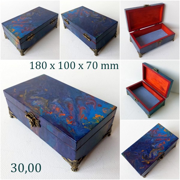 Koka lādīte (roku darbs).  Шкатулка