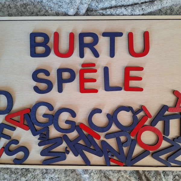 Burtu spēle