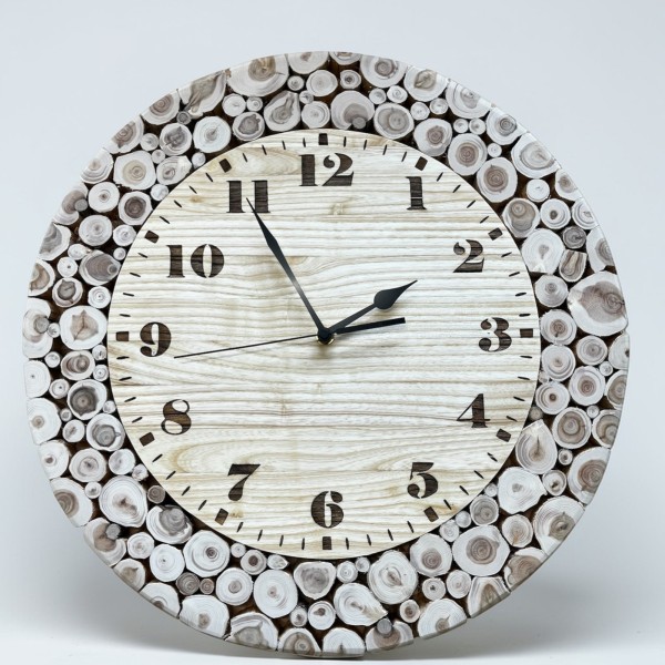 Ekskluzīvs  sienas pulkstenis no kadiķa un oša