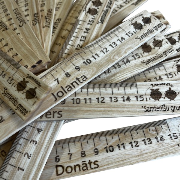 Izgatavojam personalizētus lineālus no dabīga koka!