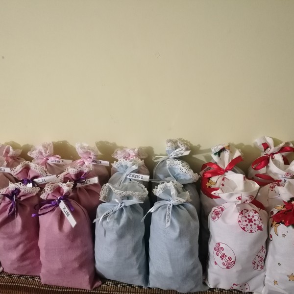 Ziemassvētku saldumu paciņas