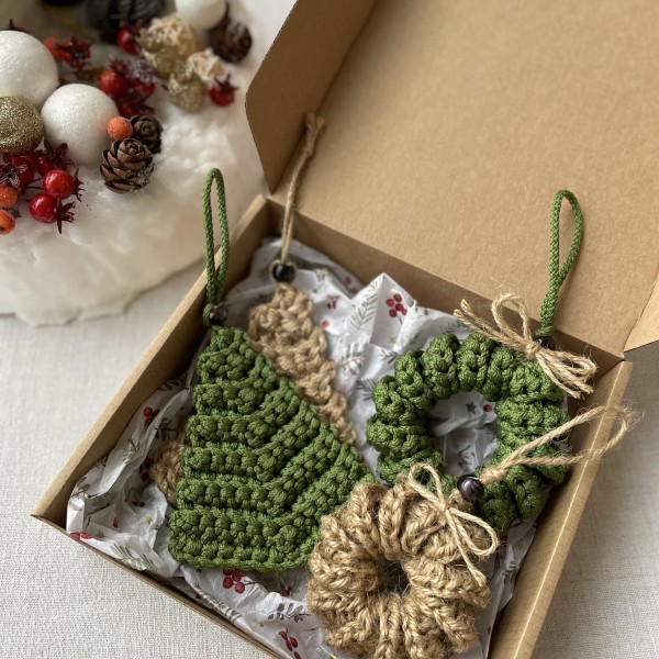 Eglīšu rotājumu komplekts “Eglītes un vainadziņi”🎄