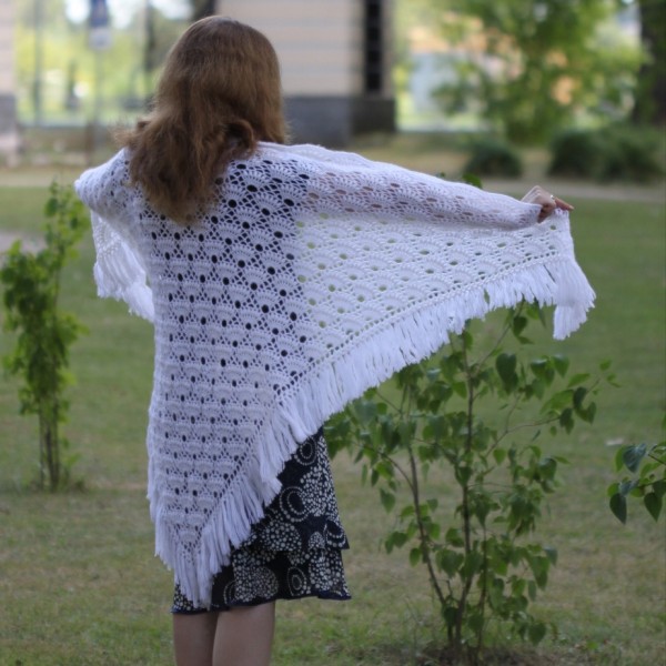 Tamborēts lakats Baltie Vēdeklīši