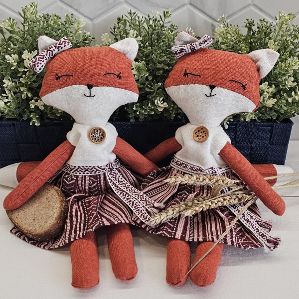 Roku darbs – Lapsa tautastērpā 🦊