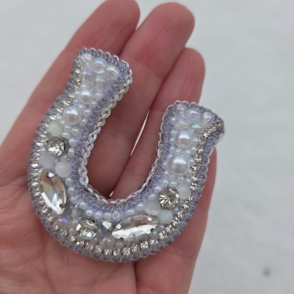 Piespraude Baltais laimes pakavs