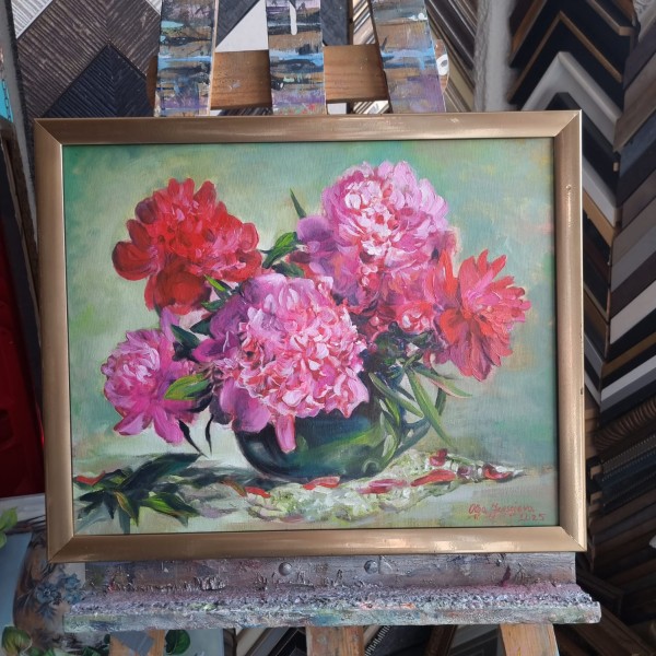 Glezna. Peonijas zaļajā vāzē