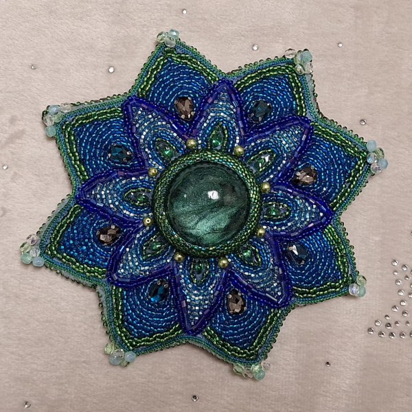 Piespraude - zaļš zieds