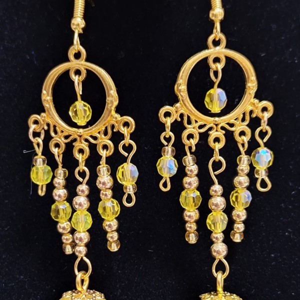 Auskari garie Dzeltenā pērle