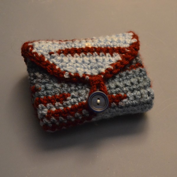 tamborēts maciņš ar 3 nodalījumiem