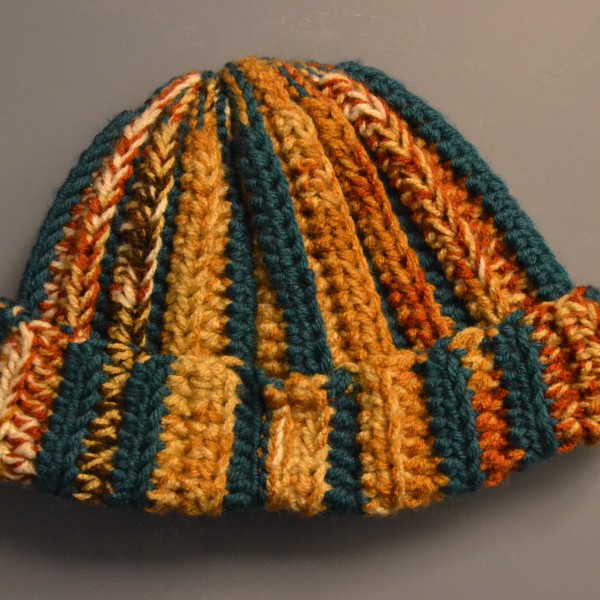 tamborēts oranži zils bīnijs