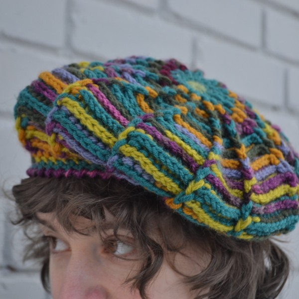 tamborēta raiba berete