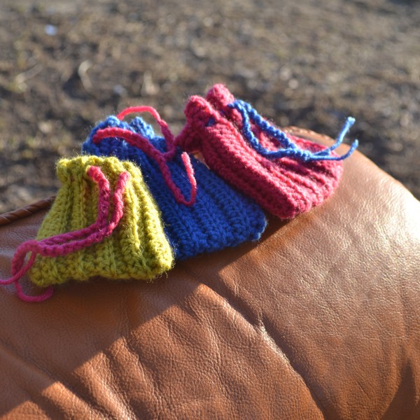 tamborētu dāvanu maisiņu komplekts (3 gab.)