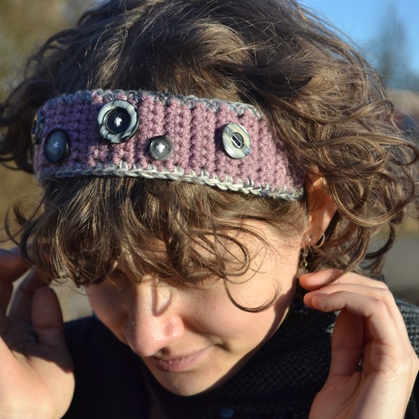 tamborēta rozā matu rota