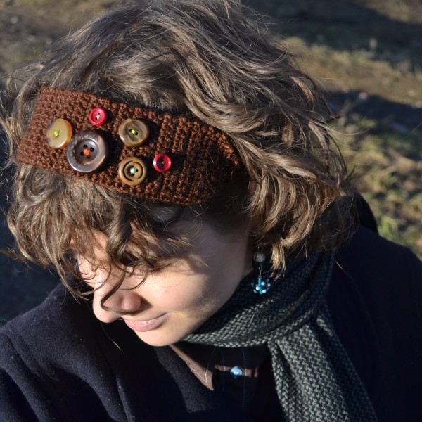 tamborēta brūna matu rota