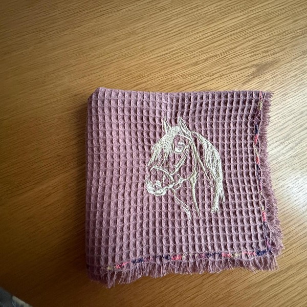 Izšūts virtuves dvielis