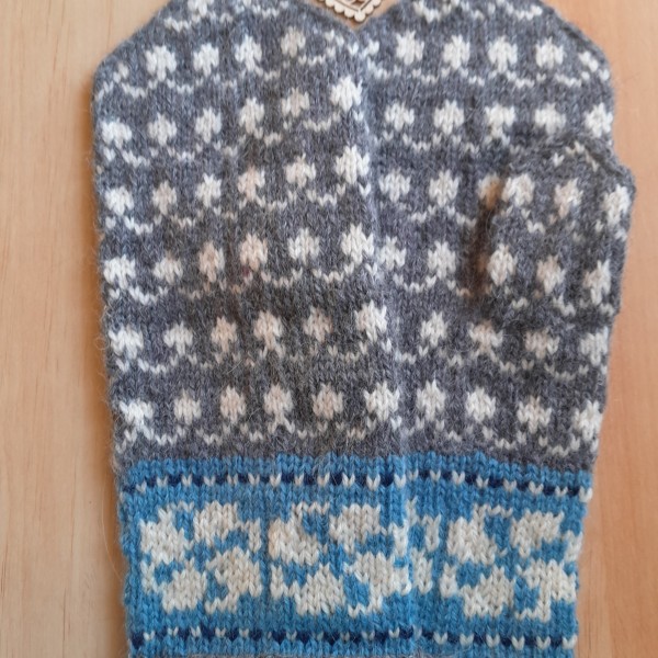 Rakstaini sieviešu dūraiņi