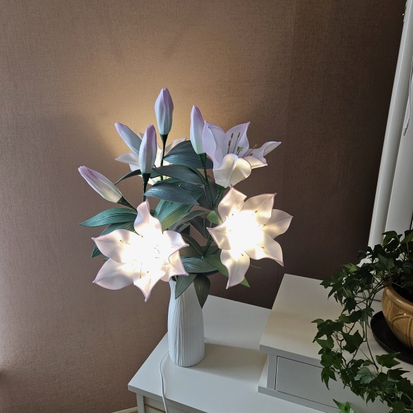 Galda lampa "LILIJAS"