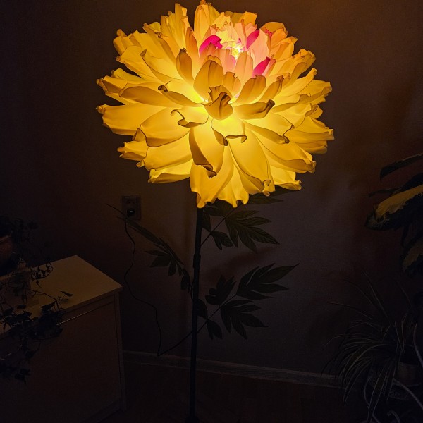 Stāvlampa "PEONIJA"