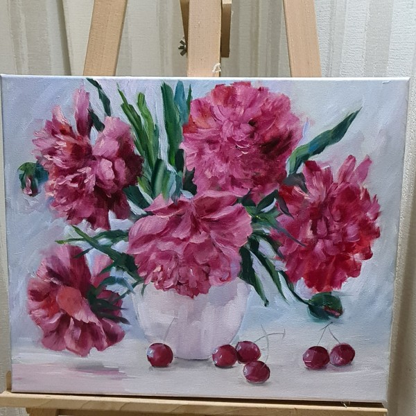 Peonijas ar kirsiem