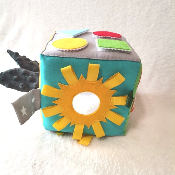Aktivitāšu kubs 15x15 cm