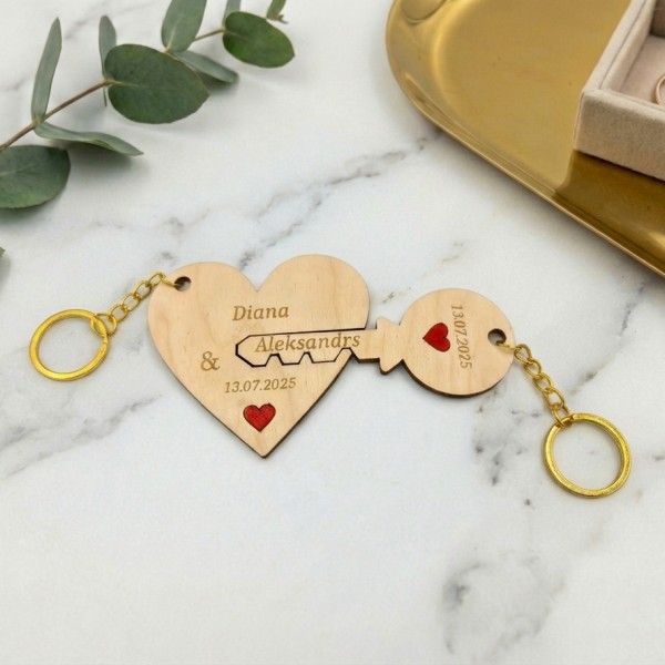 Personalizēti koka atslēgu piekariņi – sirds & atslēga