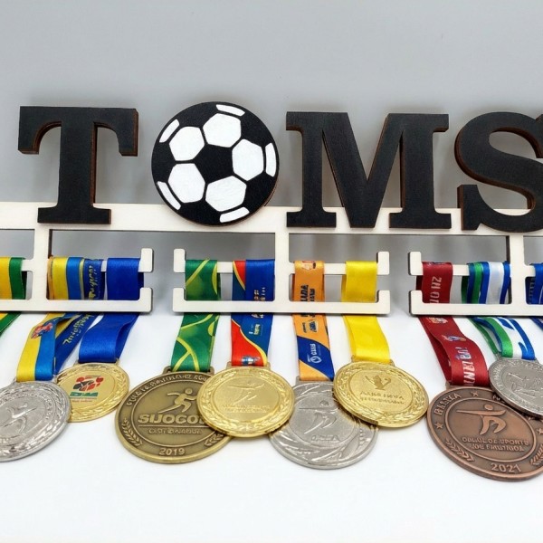 Personalizēts koka medaļu turētājs 40 × 9 cm