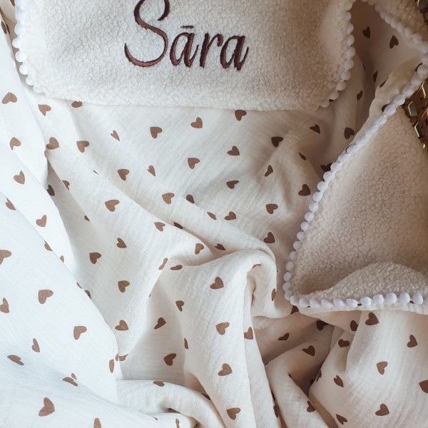 Siltā sirsniņu sedziņa ar vārdu