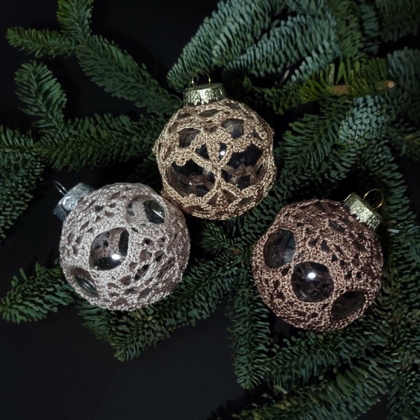 Eglīšu rotājumi brūnos toņos