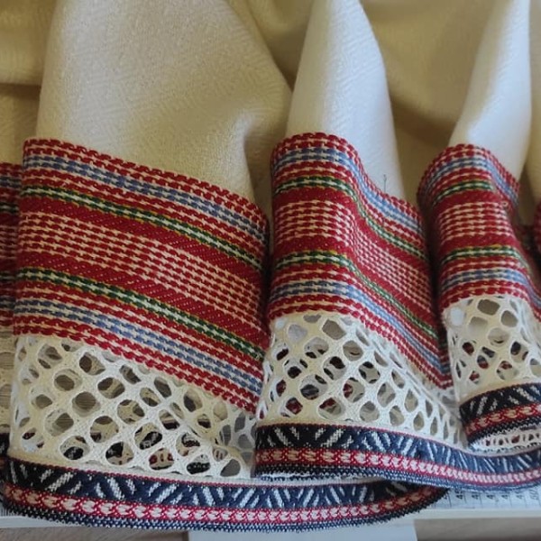 Abrenes svārki. Ar rokām austi Abrenes brunči.