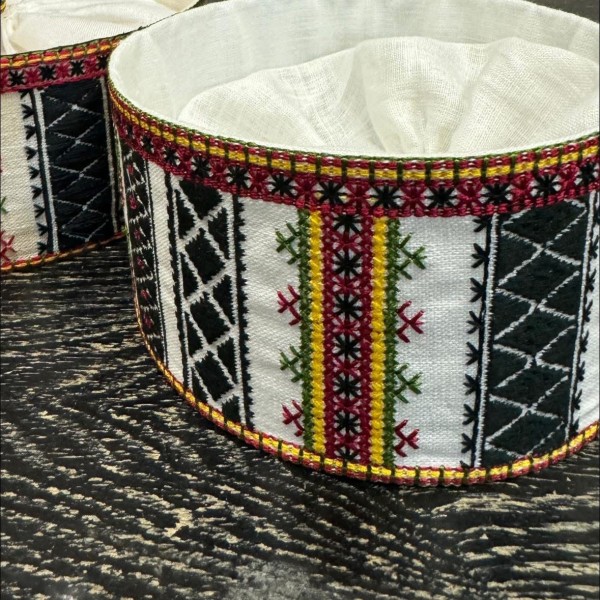 Vidzemes sievas cepure. Sarkaņu raksts