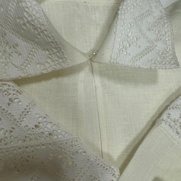 Tautiskais krekls, ar mežģīnēm.